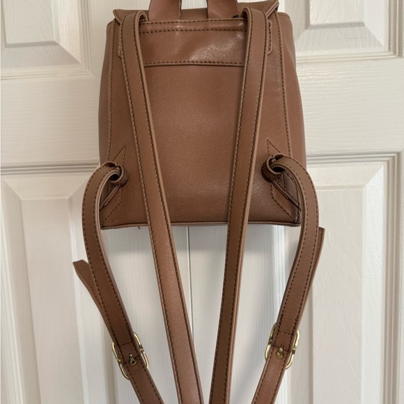 Matt & Nat vegan, sleek, minimalist Backpack. main image 5